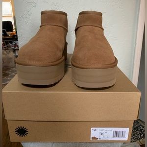 UGG ultra mini platform chestnut sz 9, new in box